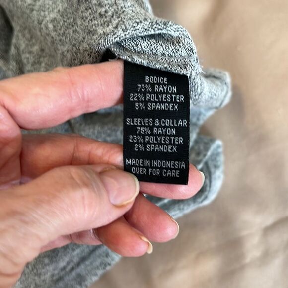 By&By size M grey long sleeve cold shoulder flowy soft stretchy top GUC - Picture 5 of 9
